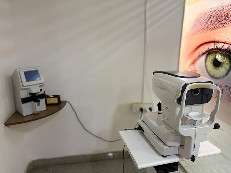 Eye testing equipment, Prana Eye Hospital