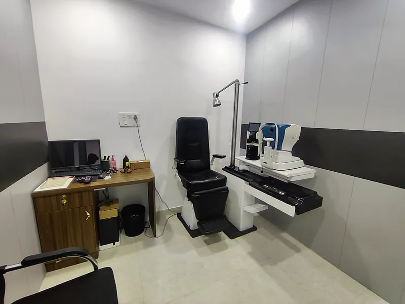Eye test room, Prana Eye Hospital