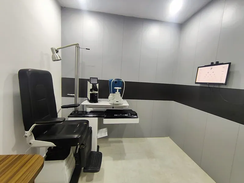 Eye test room, Prana Eye Hospital